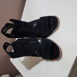 Vince Camuto size 10 black suede sandals with block heal